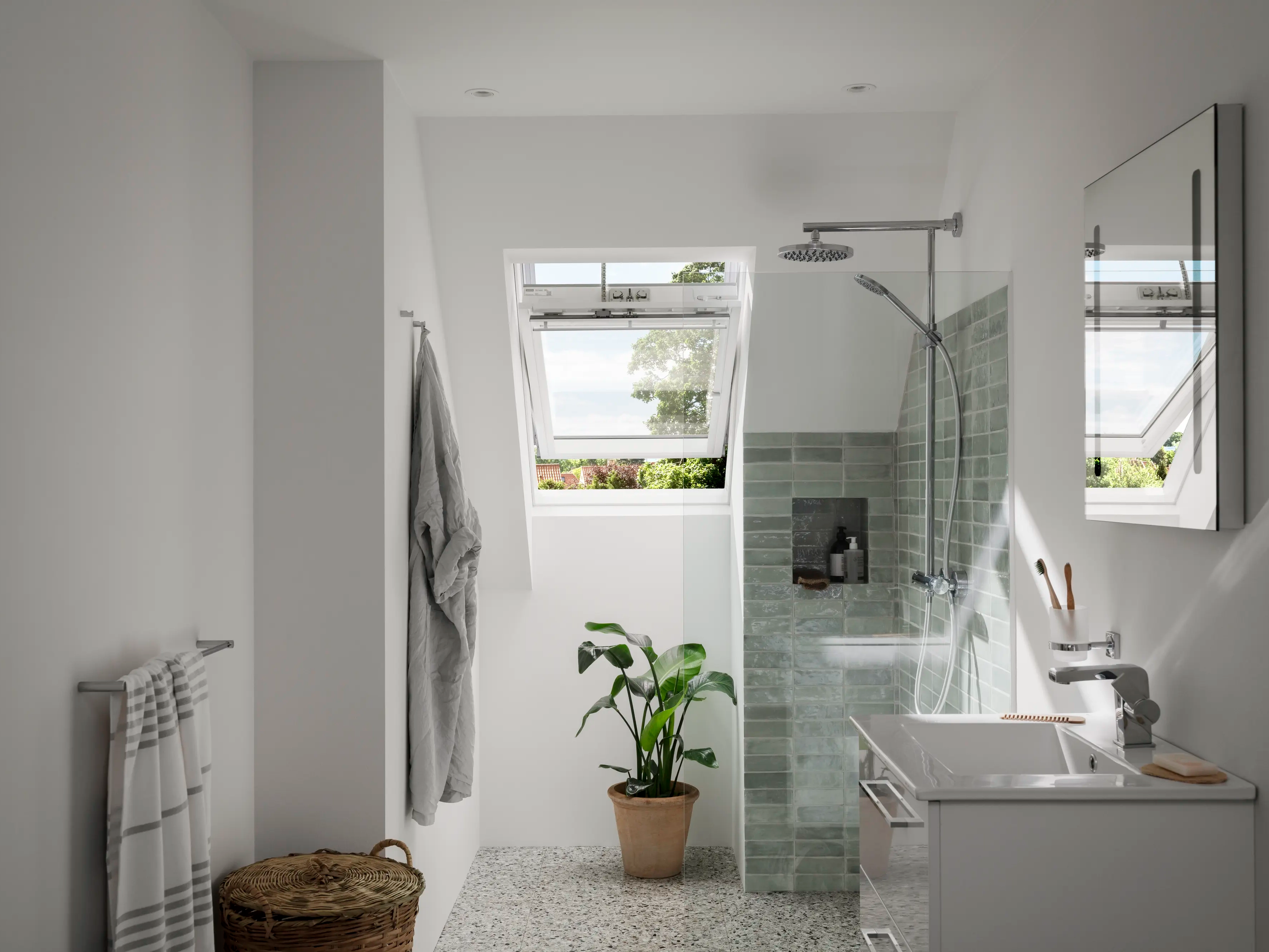 Fereastră Velux integrată într-un acoperiș