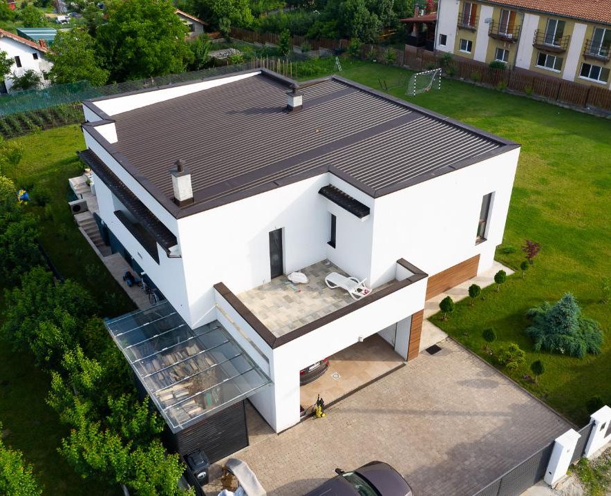 Anexă acoperită cu tablă cutată